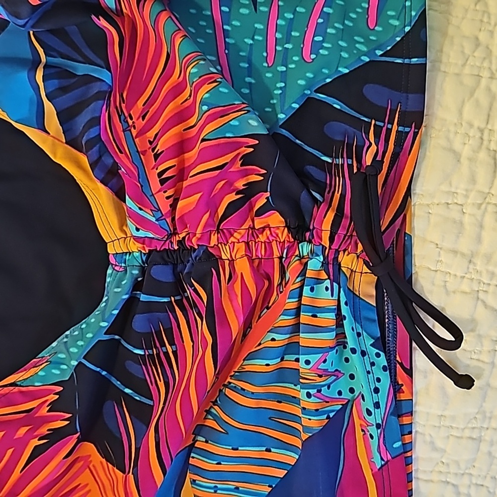 Skinnydippers Miraclesuit Swimsuit Top Tropical Design Size Large NWT - Picture 6 of 8